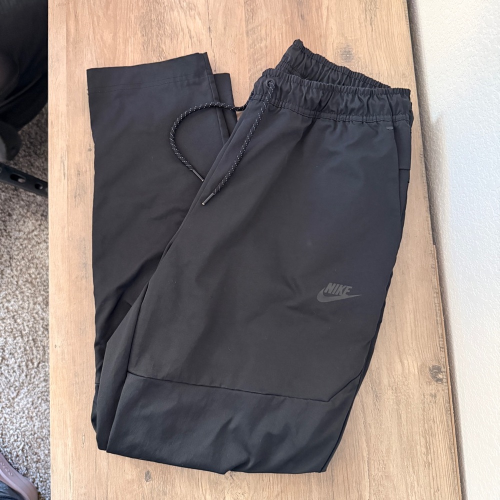 Nike Men's Black Tech Fit Joggers